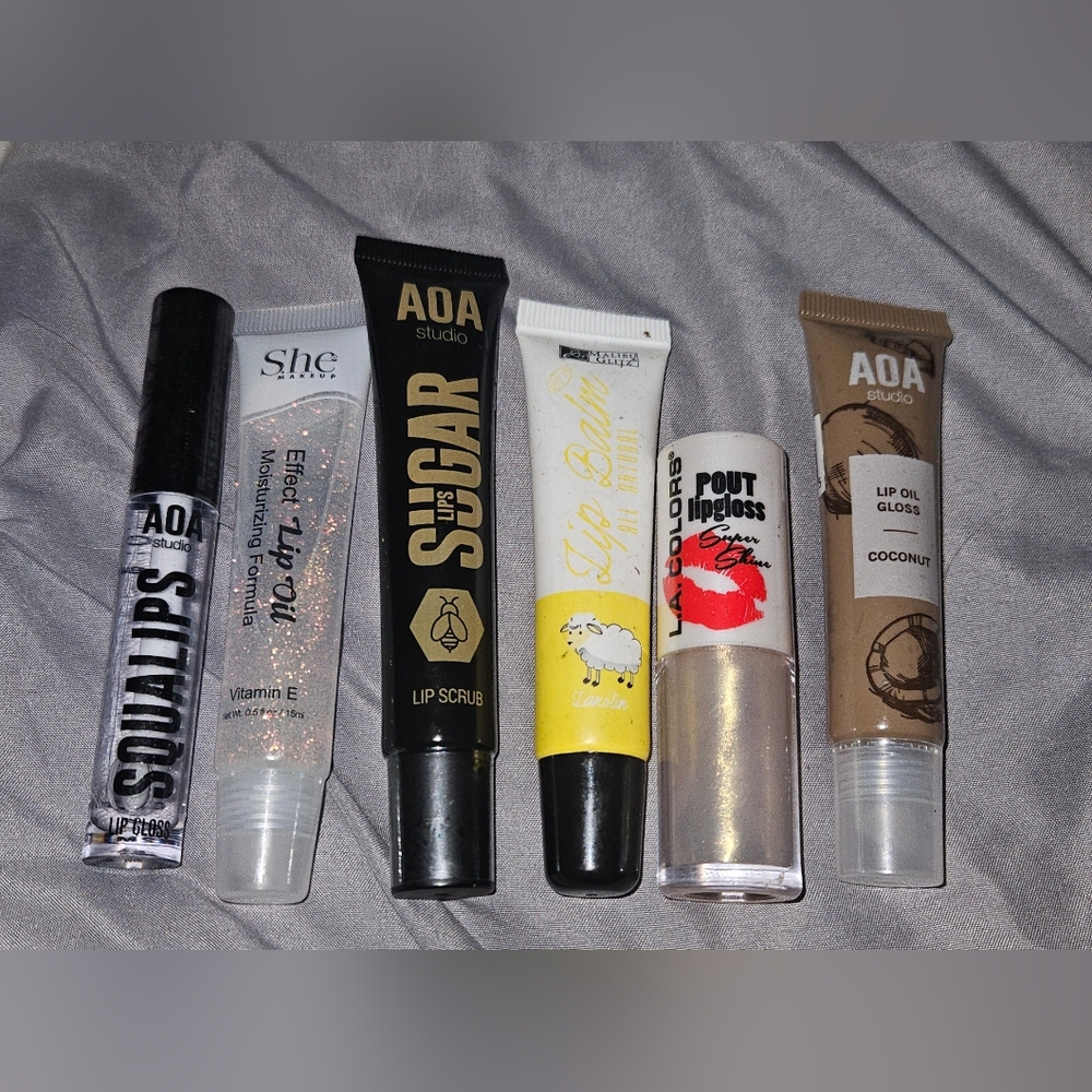 Lip Bundle- Lip Mask, Lip Scrub, Lip Balm + More BNIB